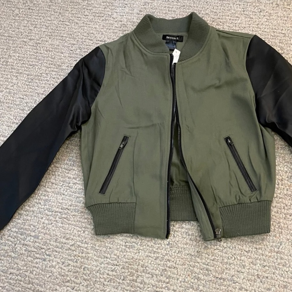 ✨Bomber Jacket✨ - Picture 2 of 4
